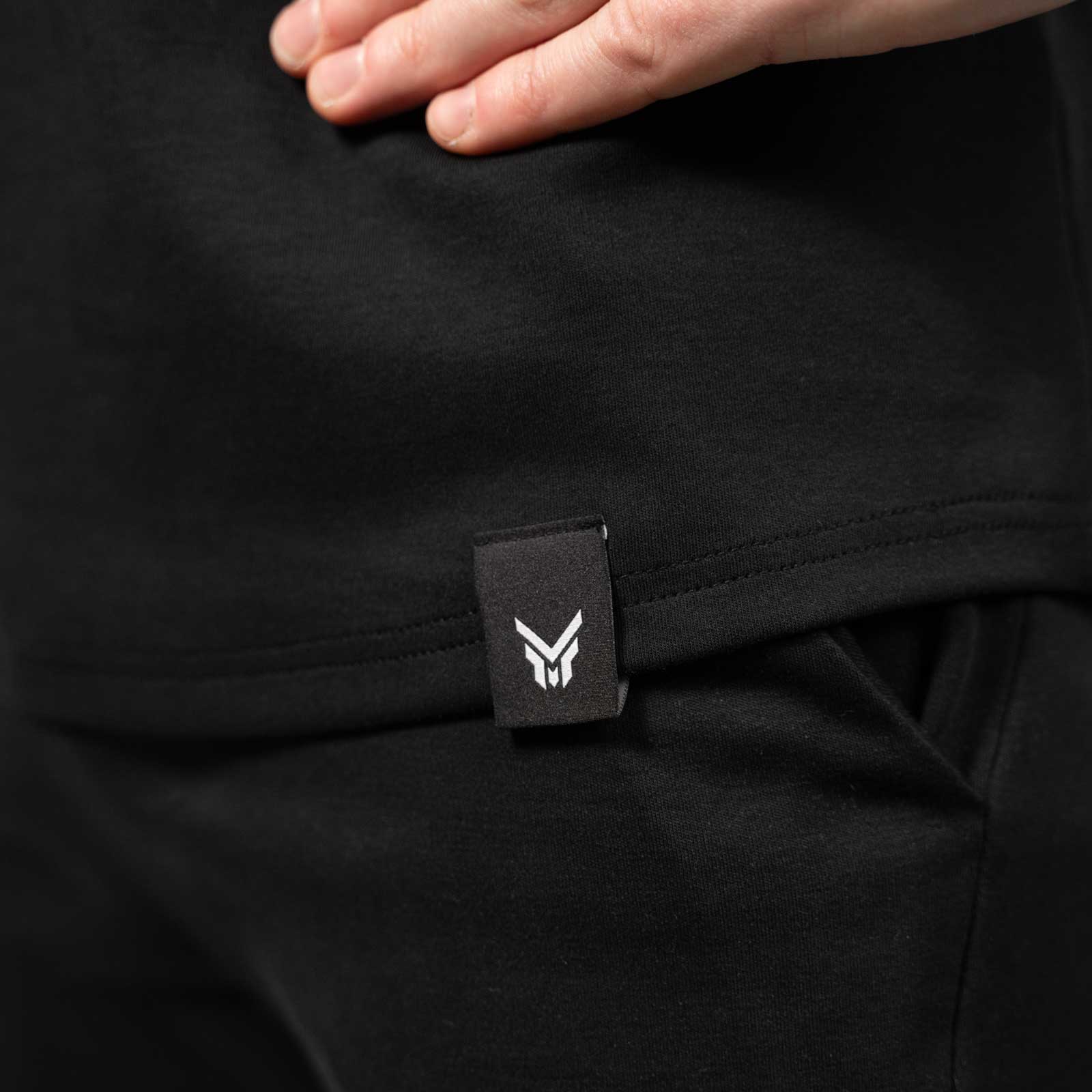 Reflexed Fit Cutoff Tank – schwarz