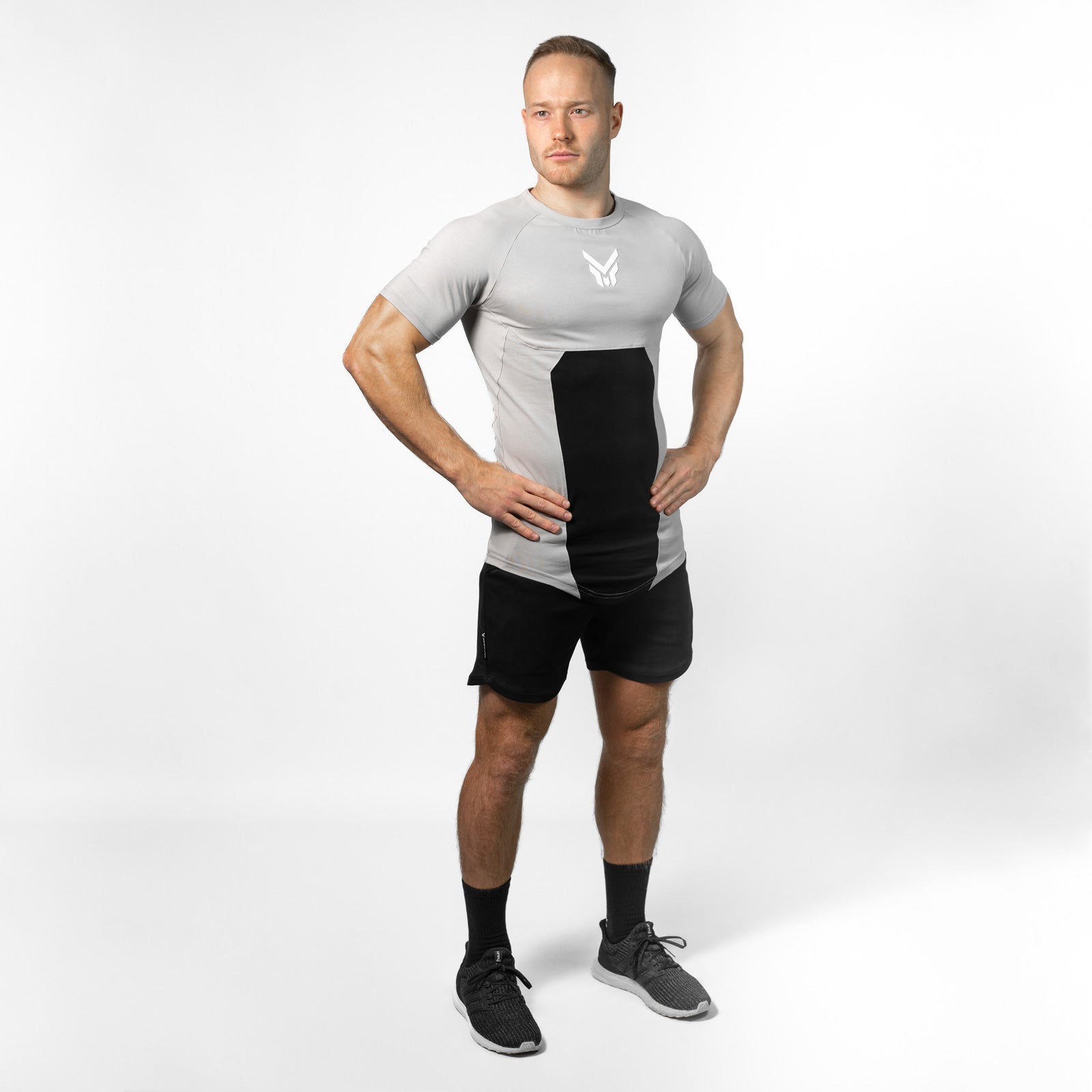 THE LEADER Ultimate Muscle Fit T-Shirt