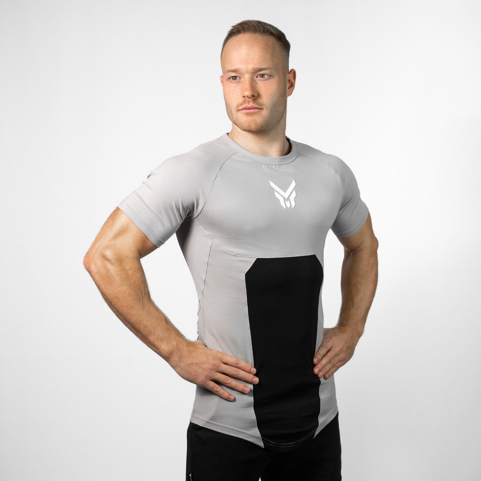 THE LEADER Ultimate Muscle Fit T-Shirt