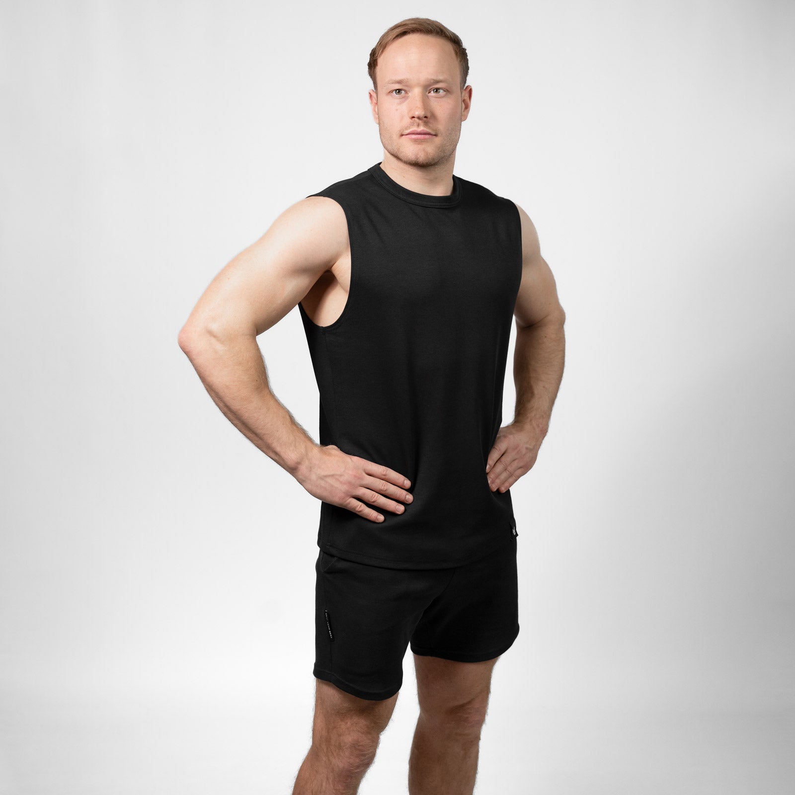 Reflexed Fit Cutoff Tank – schwarz