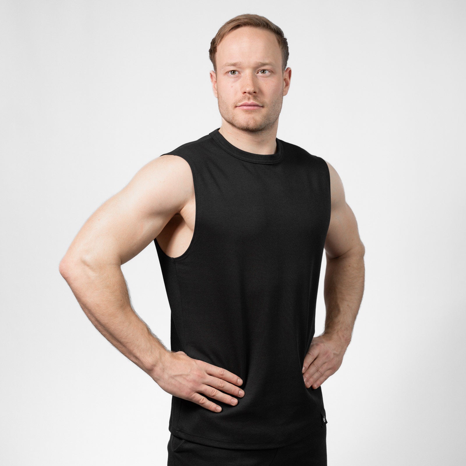 Reflexed Fit Cutoff Tank – schwarz